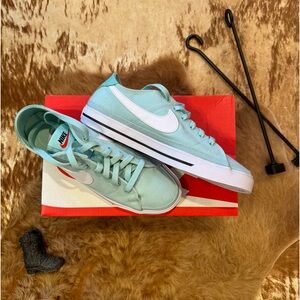 NEW IN BOX! Nike Women’s Court Legacy